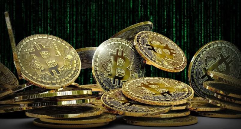 Në tehet e briskut, dy skenarët për Bitcoin