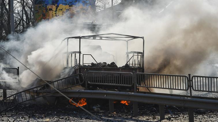 Ukraina: Rusët bombarduan linjën hekurudhore të Donetskut, bllokohen 3 trena me civilë