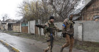 Londra dërgon më shumë artileri në Ukrainë