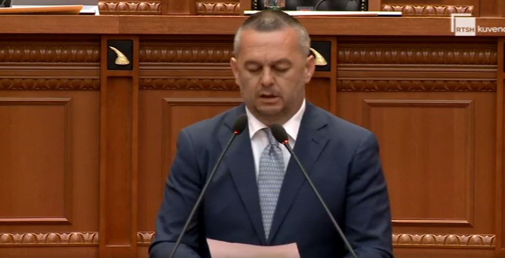 “Petët e lakrorit të rilindjes”, Bushati për krizën në energji: Flisni për strategji e bëni vjedhje