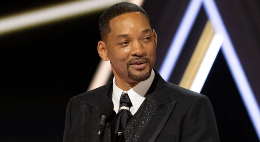 Sulmoi komedianin në Oscar, Will Smith merr “shuplakën” e parë