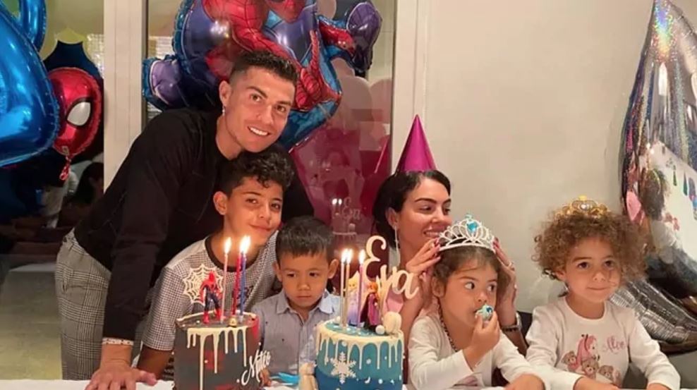 FOTO/ Jeta private e CR7, fëmijët që ai ka dhe mamatë e tyre