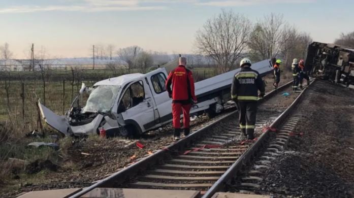 Kamioni përplaset me trenin, raportohet për viktima dhe të plagosur në Hungari