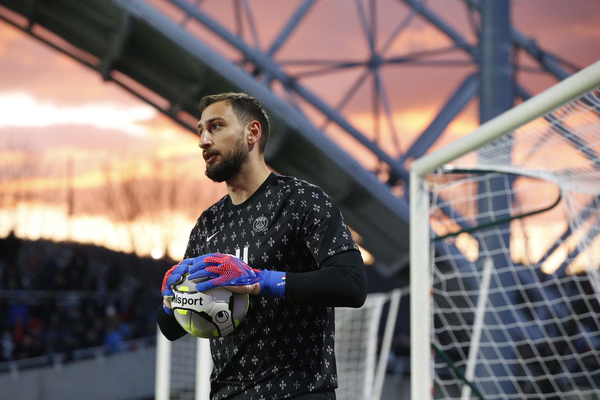 VIDEO/ Gafa te goli nuk mjaftoi, Donnarumma la nam edhe në shtesë me PSG-në