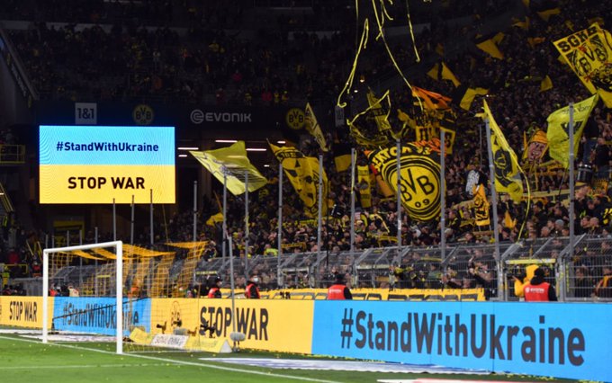 Mesazhet pro Ukrainës, në Rusi ndërpritet transmetimi i Dortmund-Leipzig