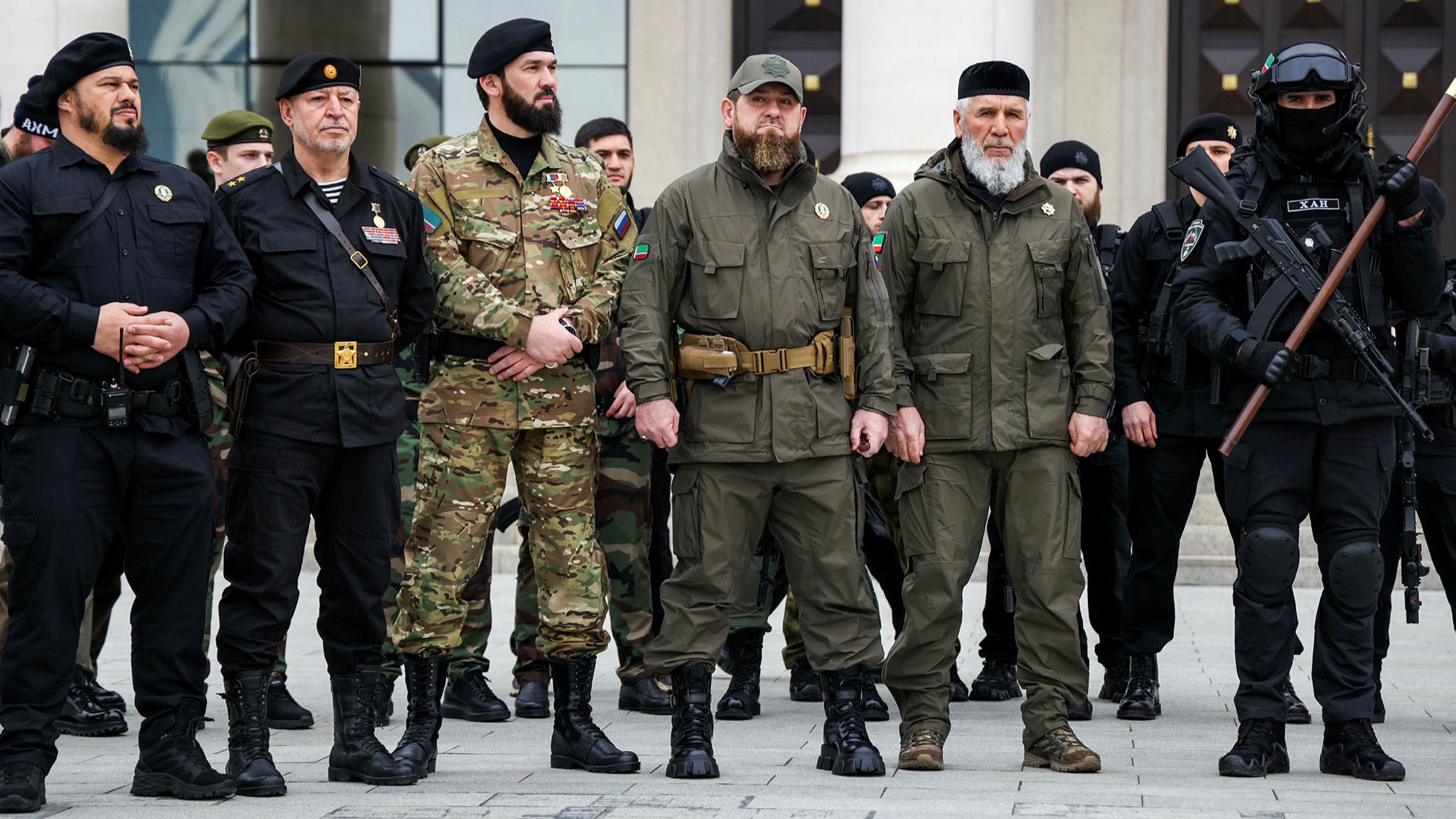 Kush është Ramazan Kadyrov, lideri çeçen i etur për gjak, besnik i Putinit që kërcënon Zelenskyn me vdekje