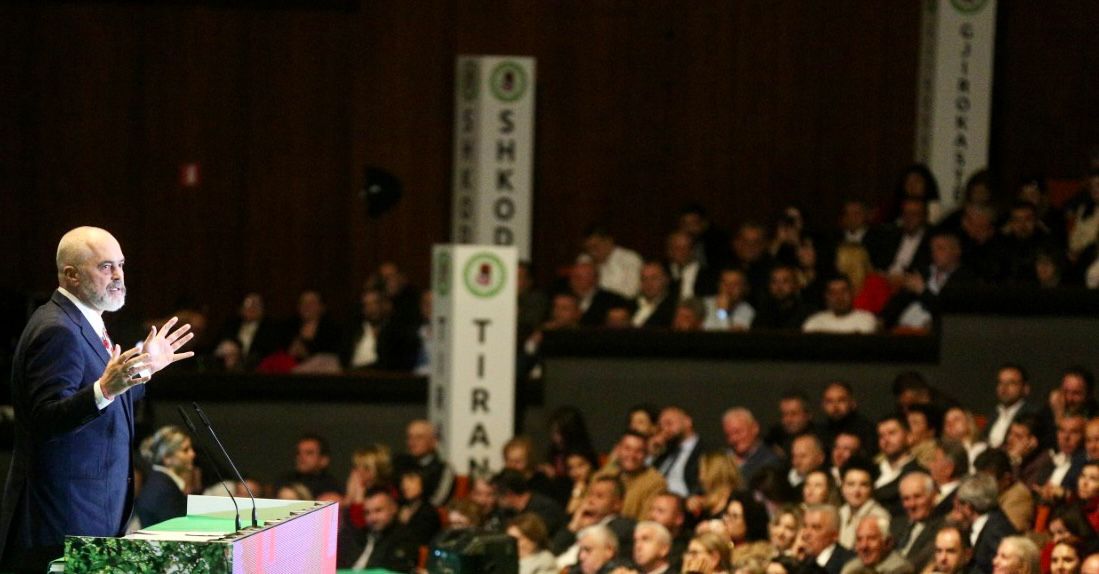 “Ky i gjati të lëshon”, Rama të vetëve: Kartat e kreditit nuk punojnë në Sharrë, do shkoni siç dilja unë në plazh