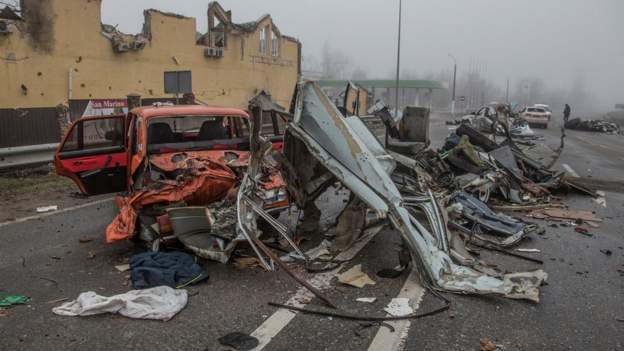 Civilët e vrarë rrugëve, bota dënon krimet e rusëve në Bucha