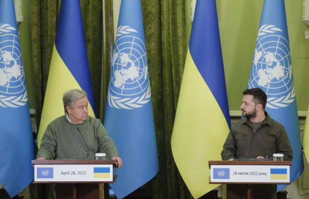 Zelensky: Rusia po përpiqet të poshtërojë OKB-në me sulme ajrore në Kiev
