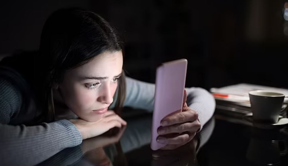 Studimi tregon moshën kur fëmijët janë më të pambrojtur nga mediat sociale