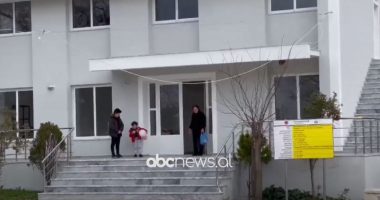 Fshati i braktisur në Finiq, shkolla vetëm më dy nxënës, mësuesja: Kurbeti bëri punën e tij