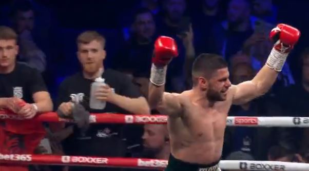 Marku “bombardon” britanikun në grushte, fiton me “knock out”