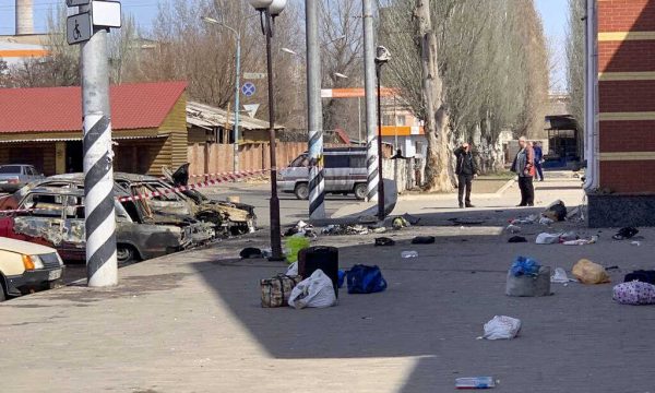 Shtëpia e Bardhë mbështet hetimin e sulmit në stacionin e trenit në Ukrainë