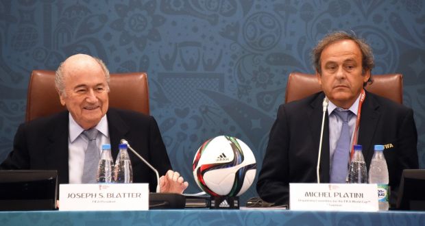Blatter e Platini dërgohen në gjykim për mashtrim, rrezikojnë 5 vite burg