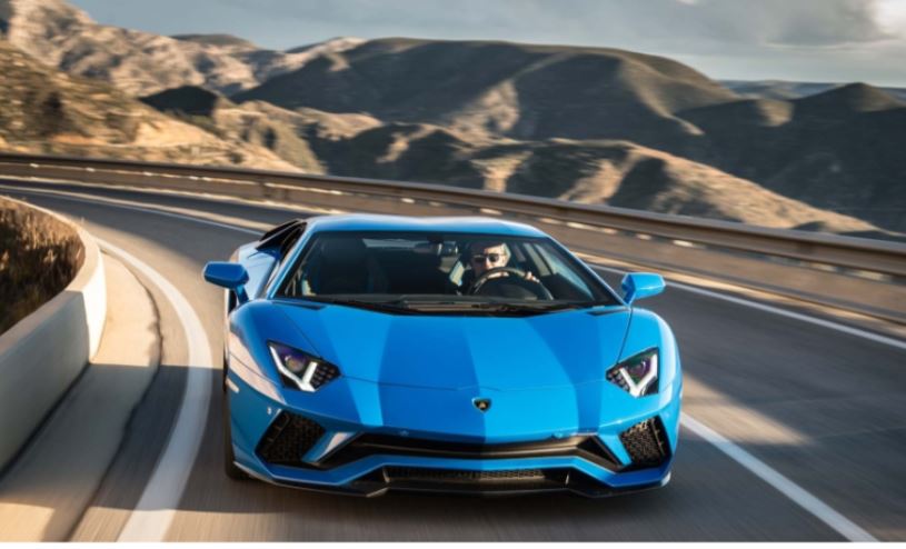 Në kërkim të “Lamborghinit” fantazmë, bën gara me 300 km/h në rrugët e qytetit
