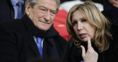 Evi Kokalari reagon pas bërrylave Berisha-Alibeaj në Kuvend