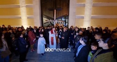 E Premtja e Zezë e Pashkës, besimtarët  katolikë të Shkodrës  në “Udhën e Kryqit”, përgatiten  për ngjalljen e Krishtit
