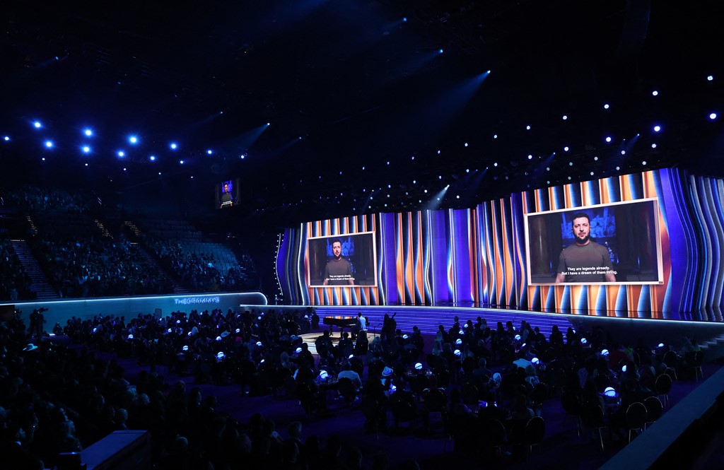 Fjalimi emocionues i Zelensky në Grammy: Muzikantët tanë veshin parzmore në vend të kostumeve