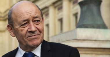 Franca kthen diplomatët në ambasadën e Kievit