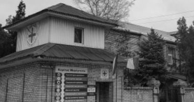 Tanku rus  sulmon organizatën bamirëse në Mariupol, vriten 7 ukrainas