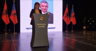 Ish komisari i vrarë Artan Cuku, shpallet  “Qytetar Nderi” në Kamzë