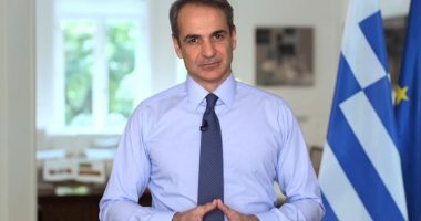 Lajm i mirë për shqiptarët e Greqisë, Mitsotakis rrit pagën minimale me 50 euro