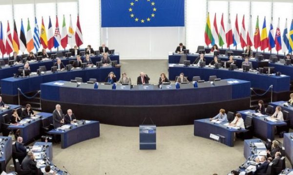 Parlamenti Europian synon përmbylljen e shpejtë të procesit të liberalizimit të vizave për Kosovën
