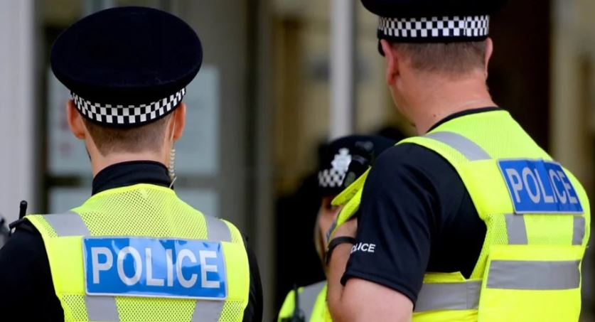 Kërcënoi policët e ministrisë britanike, arrestohet autori