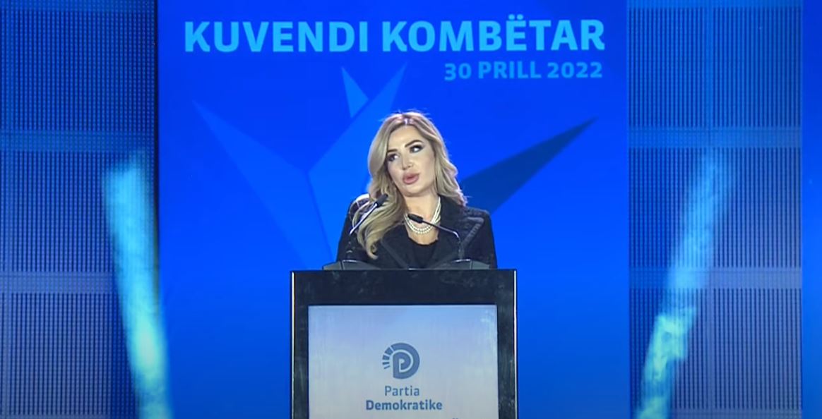 Nis punimet Kuvendi i PD-së, e para merr fjalën ish-kandidatja për deputete Lediana Fratari: Këtu është vullneti i demokratëve