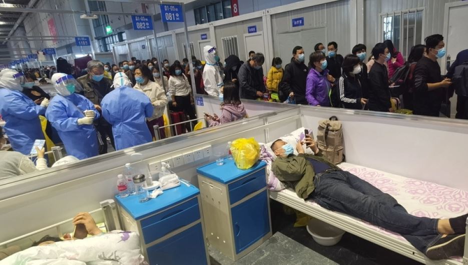 Vijon kaosi në  Kinë, fshatra të tërë futen në karantinë për shkak të koronavirusit