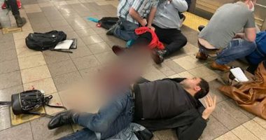 Plagosi 10 persona në një stacion metroje në New York, arrestohet 62-vjeçari