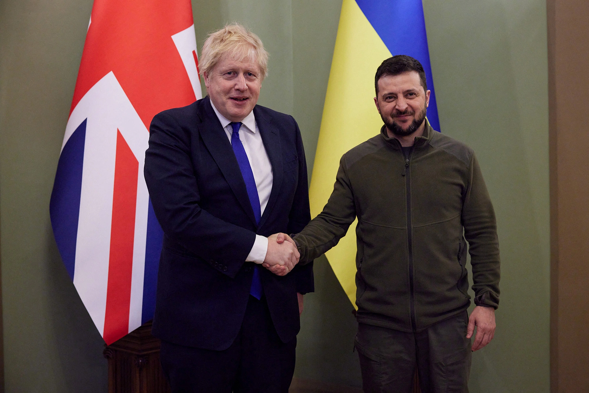 Lufta në Ukrainë, Britania e Madhe do të rihapë ambasadën në Kiev