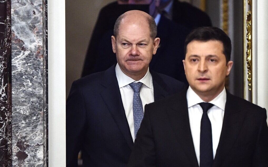 Zelensky i bën thirrje kancelarit gjeman të vizitojë Kievin në “Ditën e Fitores” të Rusisë