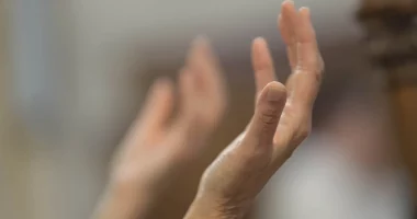 Si t’i luteni një Zoti që nuk i besoni?