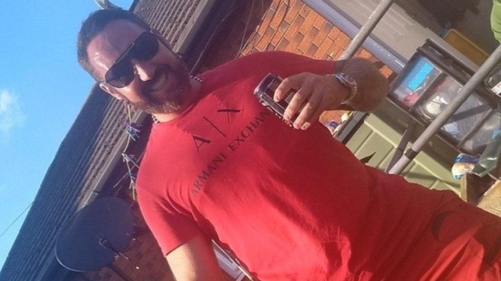 Si e tradhtoi “bossin” e drogës fotoja me birrë që postoi në internet, policia e gjen dhe e arreston