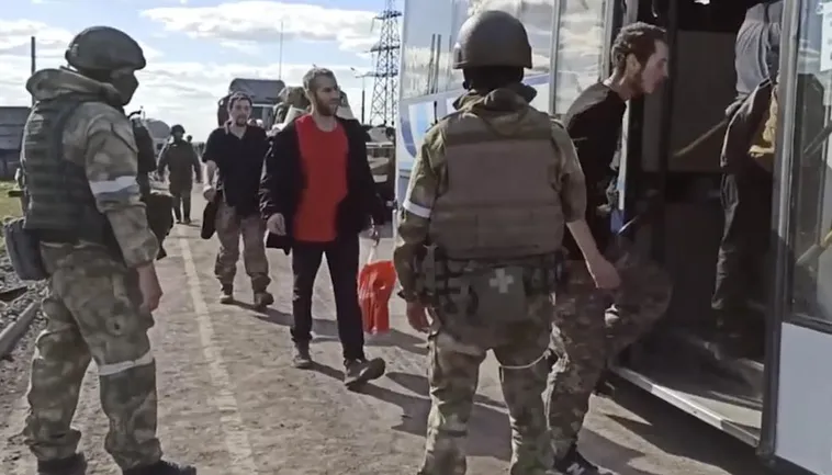 Ukraina: Vazhdon evakuimi i ushtarëve nga fabrika e çelikut në Mariupol