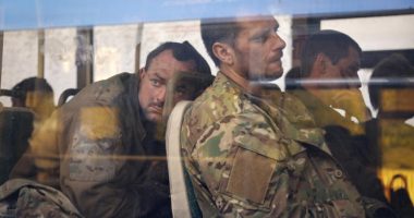 Ukraina dhe Rusia shkëmbejnë 144 të burgosur lufte, 95 ushtarë të Azovstal kthehen në shtëpi