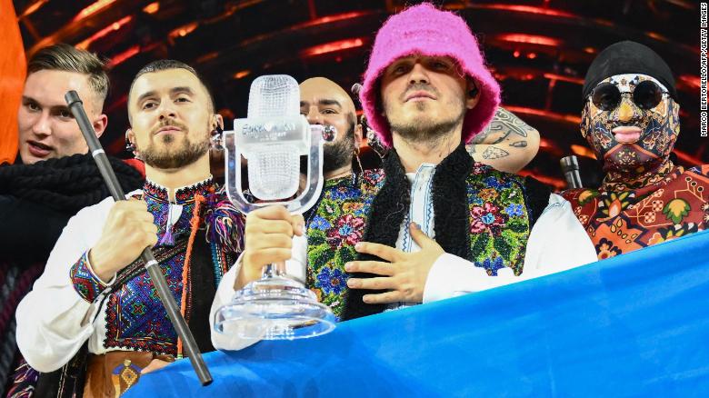Publiku i jep fitoren Ukrainës në Eurovision, por kush u renditën në vendin e dytë dhe të tretë