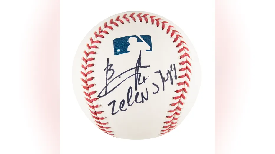 Del në ankand topi i bejsbollit i nënshkruar nga Zelensky, kap shifrat marramendëse