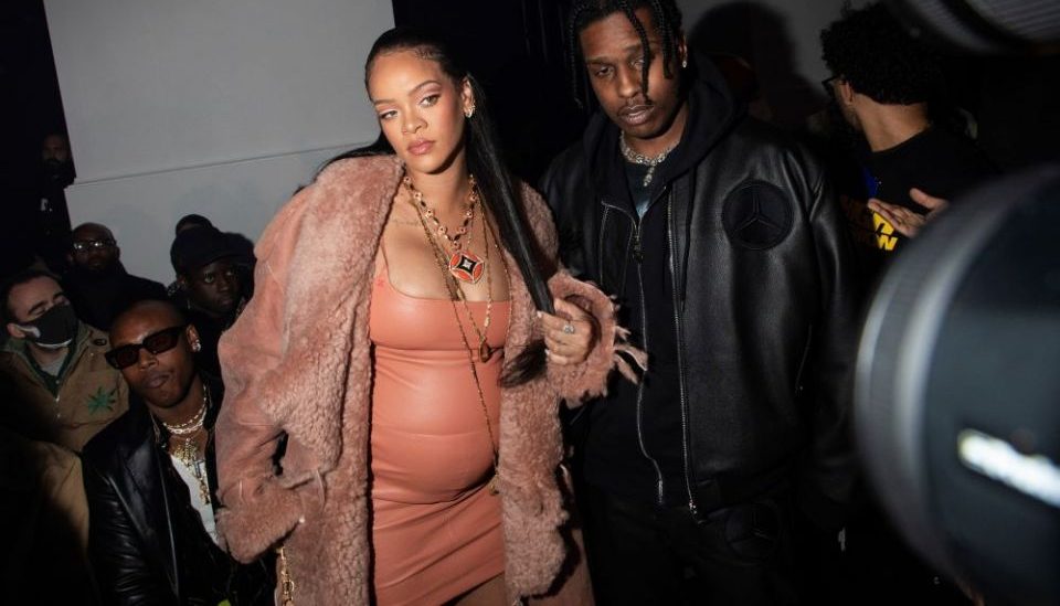 Rihanna sjell në jetë fëmijën e saj?