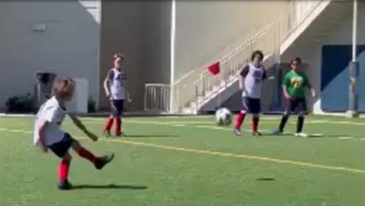 VIDEO/ Djali i Del Pieros realizon supergol nga një goditje dënimi