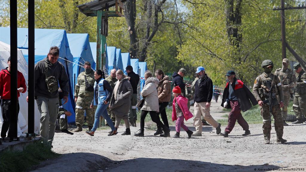 Më shumë se 100 të evakuuar nga fabrika e çelikut në Mariupol pritet të mbërrijnë në Zaporizhzhia