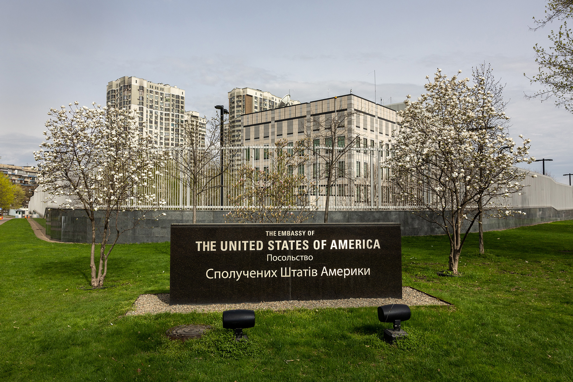 Zhvillimi i bujshëm, SHBA po diskuton futjen e forcave në Kiev për të mbrojtur ambasadën