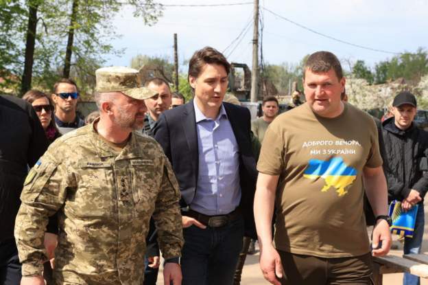 Trudeau viziton Kievin, premton armë dhe pajisje të tjera ushtarake për t’i ardhur në ndihmë vendit