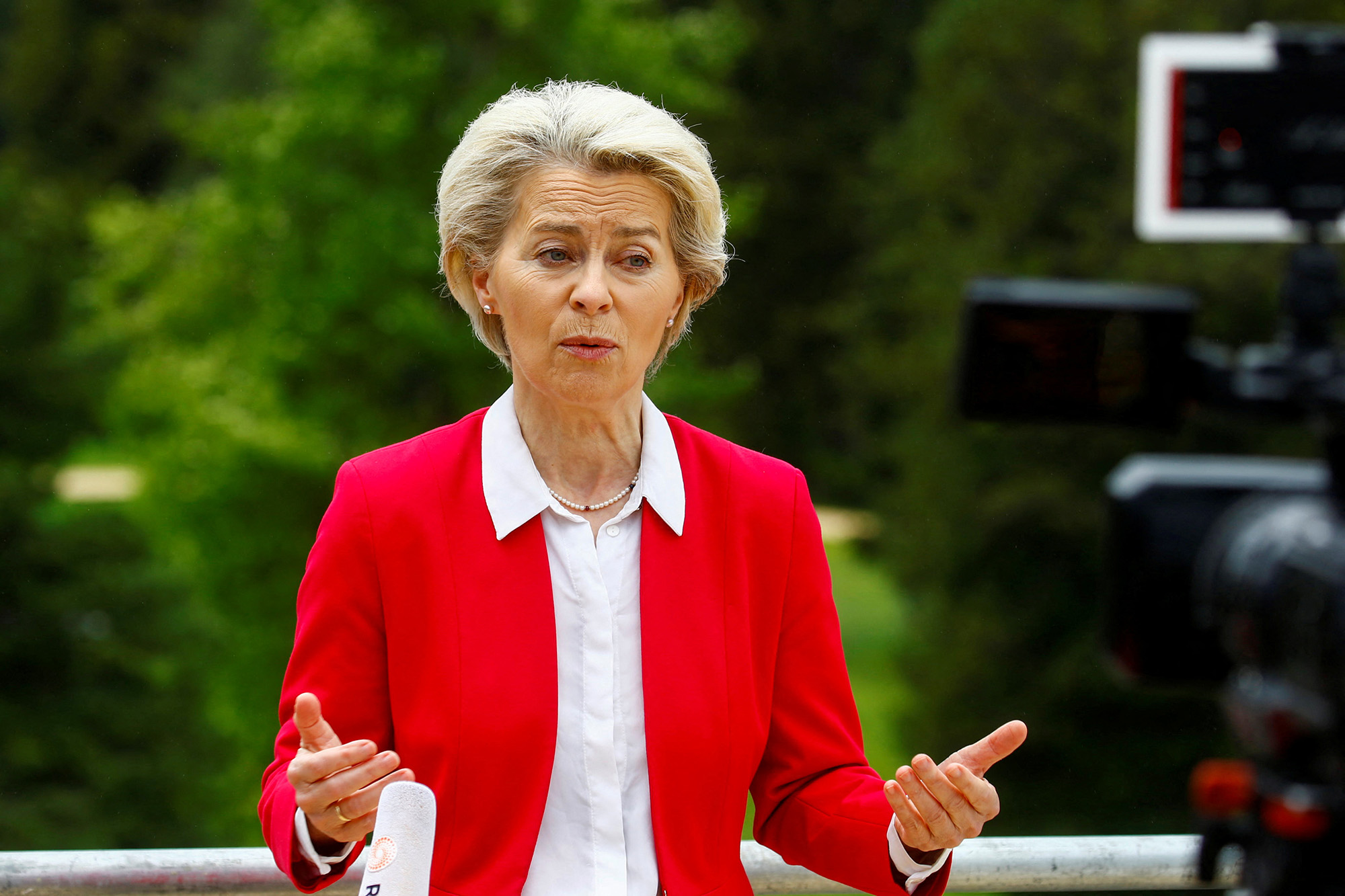 Ursula von der Leyen paralajmëron embargo të naftës ruse brenda pak javëve