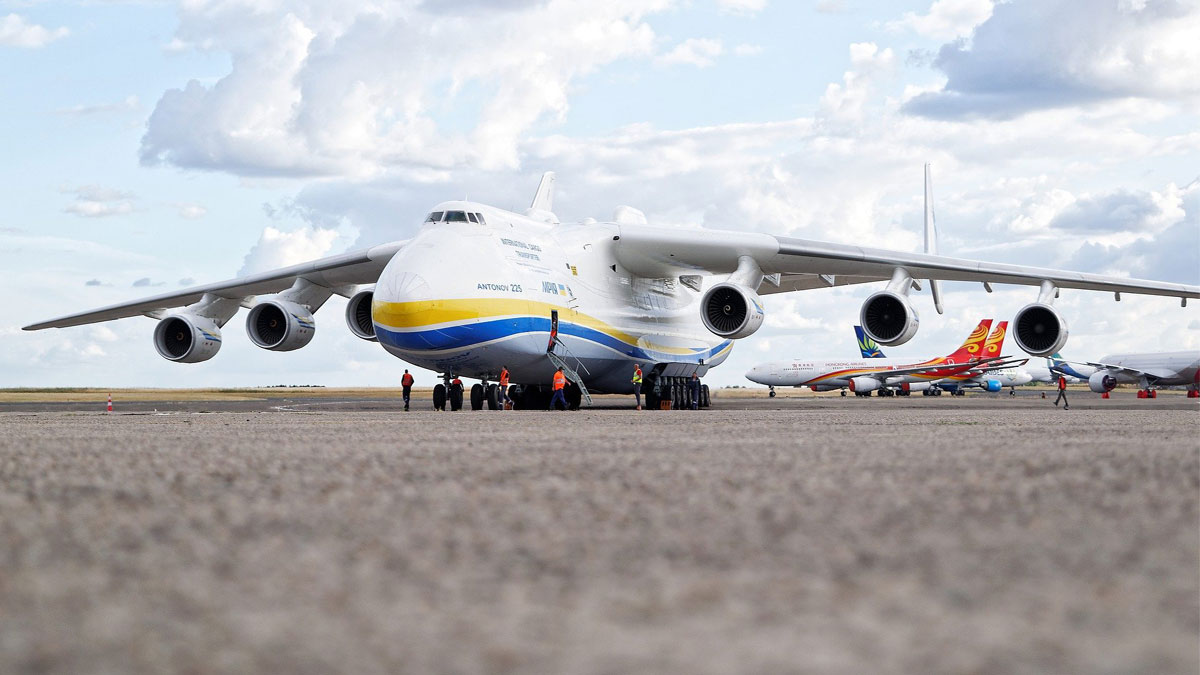 Zelensky: Të zëvendësojmë avionin më të madh në botë të shkatërruar nga rusët