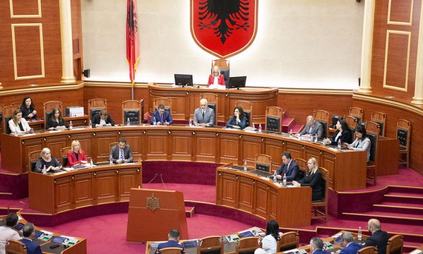 Media austriake: Askush nuk do të bëhet president në Shqipëri