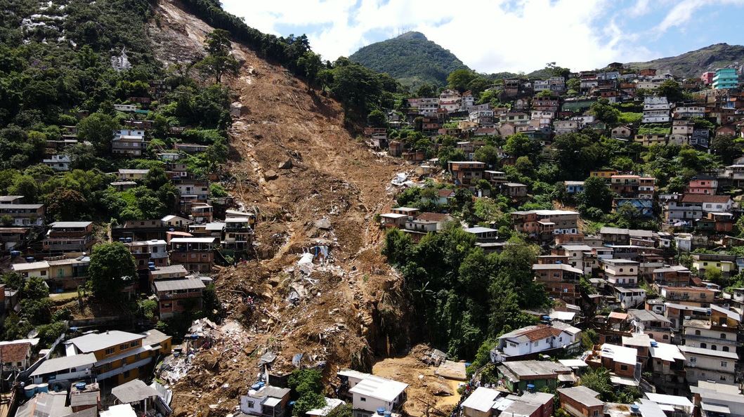 Përmbytje dhe rrëshqitje masive dheu, të paktën 56 viktima në Brazil