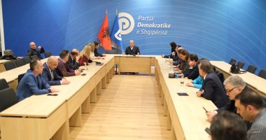 PPE i hoqi PD të drejtën e votës në Kongres, reagon “Rithemelimi”: Qëndrim neutral