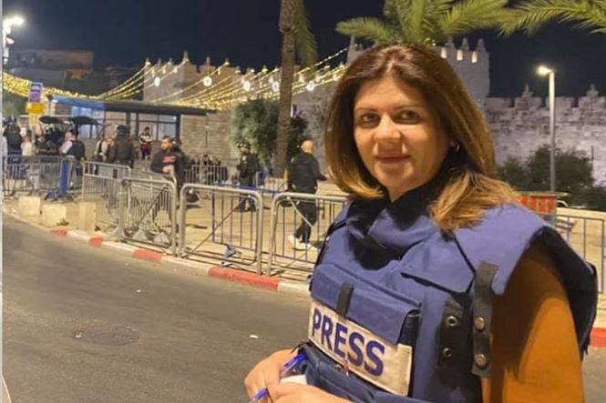 VIDEO/ “Shereen çohu”, momenti kur gazetarja shpallet e vdekur në spital